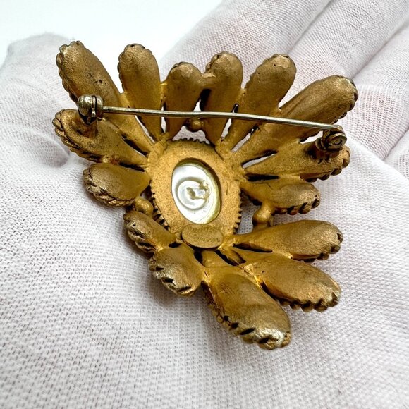 JUDITH GREEN Vintage 1960s Gold Tone Modernist Brooch Pin Rhinestones Oval Pearl - Picture 8 of 8